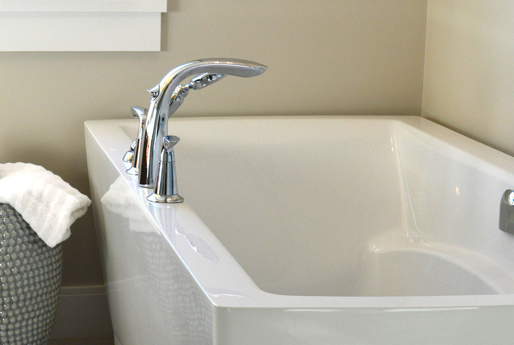 5 Quick Tips For Cleaning The Bathtub